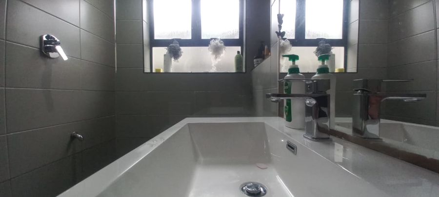 5 Bedroom Property for Sale in Wetton Western Cape